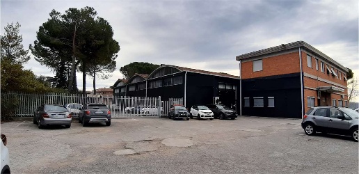 Foto Capannone industriale a Perugia di 1000 m² con 3 locali in affitto