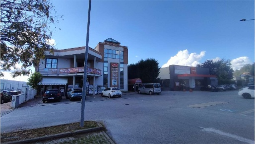 Foto Negozio in VIA INDUSTRIA, Sanfrè di 420 m² con 3 locali in affitto