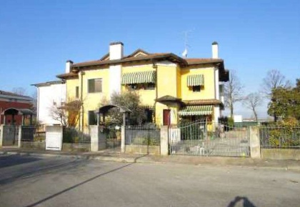 Foto Villa bifamiliare in Via Antonio Pacinotti, Pramaggiore di 150 m²