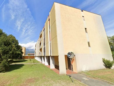 Foto Appartamento in Viale Biella, Ivrea di 82 m² con 6 locali in vendita