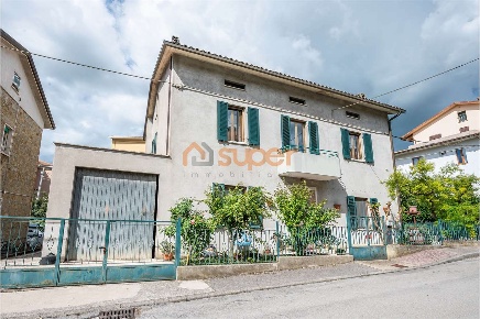 Foto Casa indipendente in Via del Popolo, Magione Centro di 270 m²