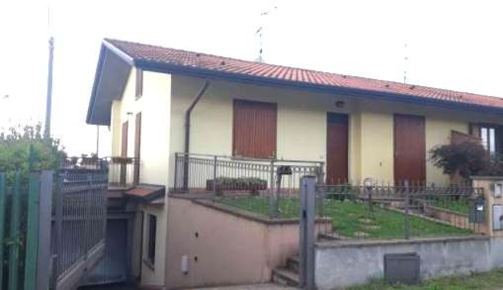 Foto Appartamento in Via Roma, Bonate Sopra Centro di 138 m² con 8 locali