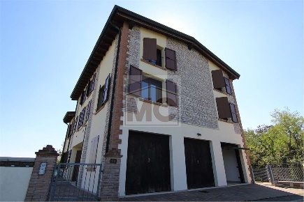 Foto Attico in Via Ara Montebello 79, Castellarano di 165 m² con 8 locali