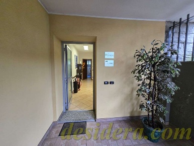 Foto Ufficio a Castelletto sopra Ticino di 77 m² con 2 locali in vendita