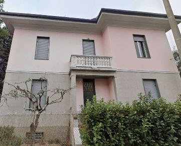 Foto Villa unifamiliare in via Manzoni, Albiate di 301 m² con 6 locali