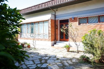 Foto Villa unifamiliare in via della gora, Massa Centro di 240 m²