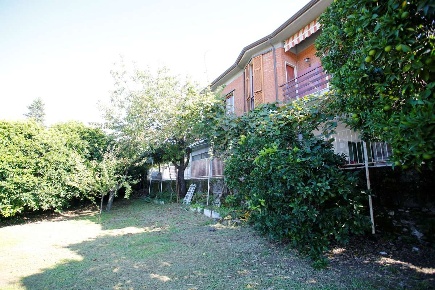 Foto Villa unifamiliare in via della gora, Massa Centro di 240 m²