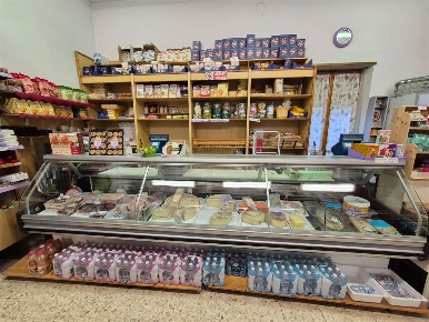 Foto Attività commerciale in via carlo alberto, Pomaretto di 100 m²