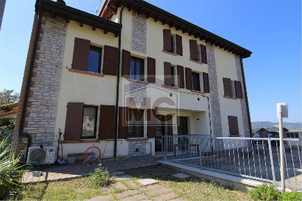 Foto Attico in Via Ara Montebello 79, Castellarano di 155 m² con 6 locali