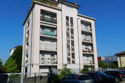 Foto Appartamento in Via del Bosco, Treviglio di 106 m² con 6 locali
