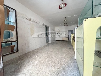 Foto Locale commerciale a Fratte Rosa di 25 m² con 1 locali in vendita