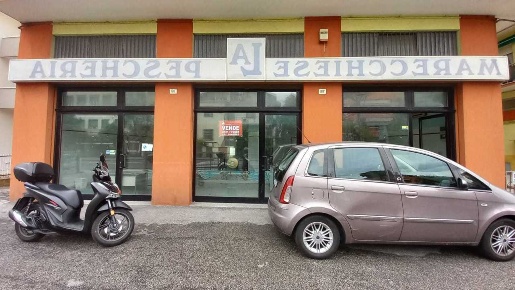 Foto Attività commerciale in Via Marecchiese 88, Rimini di 110 m²