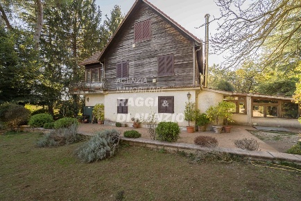 Foto Villa unifamiliare a Rocca Priora di 270 m² con 8 locali in vendita