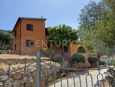 Foto Villa unifamiliare a Quartu Sant'Elena Capitana di 350 m² in vendita