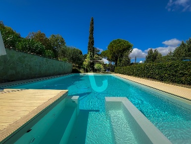 Foto Villa bifamiliare a Castelbellino di 208 m² con 8 locali in vendita