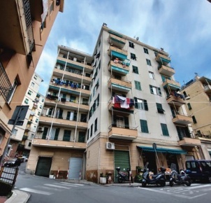Foto Appartamento in Via Sparta 34, Genova Sestri Ponente di 102 m² in aste