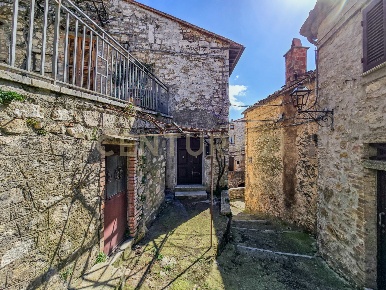 Foto Appartamento in Via delle Pieve 9, Semproniano Centro di 103 m²