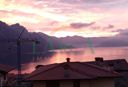 Foto Villa a schiera in Via IV Novembre 5, Riva di Solto Centro di 120 m²