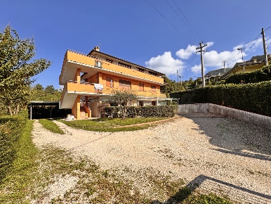 Foto Appartamento in via monte grappa 45, Cornedo Vicentino Centro