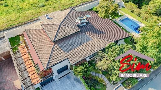 Foto Villa unifamiliare in Strada Massara sn, Novara di 550 m² con 8 locali