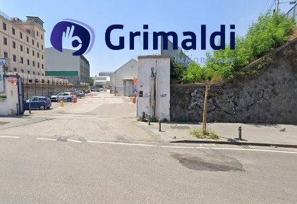 Foto Locale commerciale in Via Emanuele Gianturco 23, Napoli di 500 m²