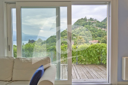 Foto Appartamento in Piazza Pullè 24, Laveno-Mombello Laveno di 75 m²