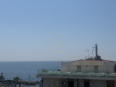 Foto Appartamento in Via Re Martino 8, Aci Castello Centro di 65 m²