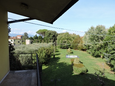 Foto Villa unifamiliare in Via di Tiglio 715, Capannori di 312 m²