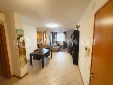 Foto Appartamento a Maniago Centro di 125 m² con 7 locali in vendita