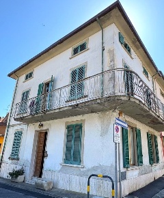 Foto Villa singola in Piazza del Comune 22, Vaiano Centro di 150 m²