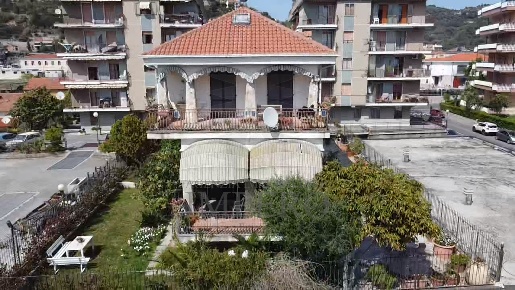 Foto Villa unifamiliare in Via Nervia 46, Ventimiglia Nervia di 420 m²