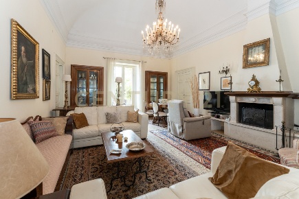 Foto Villa unifamiliare in Via Pulei 25, Mascalucia Centro di 295 m²