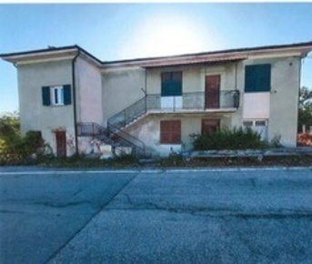 Foto Villa bifamiliare in Via Girini 2, Dego Centro di 280 m² con 13 locali