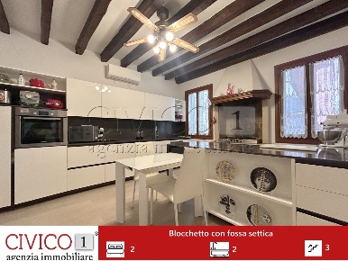 Foto Casa indipendente in Calle de le Ancore, Venezia di 155 m² in vendita