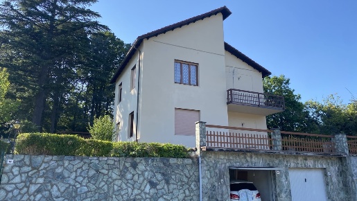 Foto Villa bifamiliare in via divisione alpine, Tiglieto di 220 m²