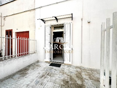 Foto Villa bifamiliare in Via F. Crispi 42, Melendugno di 105 m² in vendita