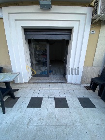 Foto Locale commerciale a Frosinone Tribunale di 75 m² con 2 locali