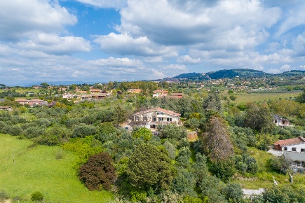 Foto Casa indipendente in Via di Grotte Maria 67, Frascati di 450 m²