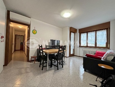 Foto Appartamento in Via Montenegro 33, Maniago Centro di 95 m² in vendita