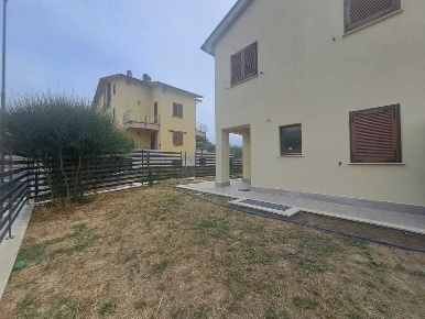 Foto Appartamento in Via Rimembranze, Amelia Centro di 110 m² con 4 locali