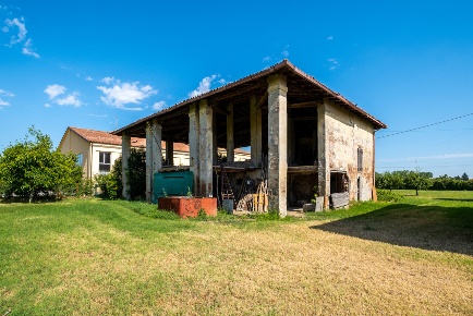 Foto Rustico in Via Passo Pioppe 20, Castel Maggiore di 380 m² in vendita