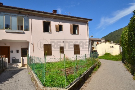 Foto Appartamento a Valdagno Centro di 118 m² con 8 locali in vendita