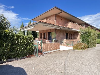 Foto Villa a schiera in Via del Pino  33, Livorno di 183 m² con 8 locali