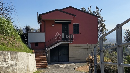 Foto Villa singola a Arcola Centro di 192 m² con 6 locali in vendita