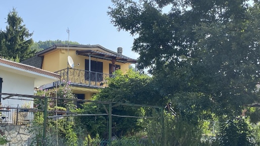 Foto Villa unifamiliare in Località Fogli 75, Ponzone di 98 m² con 4 locali