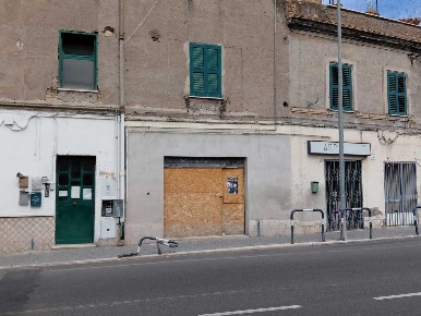 Foto Locale commerciale in Via Nazionale Tiburtina 62, Tivoli di 27 m²