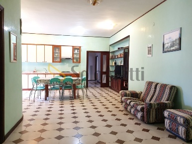 Foto Appartamento a Catanzaro Catanzaro Lido di 180 m² con 5 locali