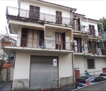 Foto Appartamento in Via Privata Bosena 24, Rapallo di 78 m² con 4 locali