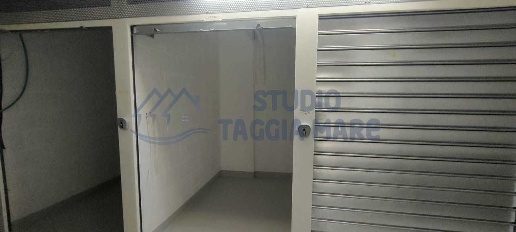 Foto Capannone industriale in Corso Giuseppe Garibaldi, Sanremo di 5 m²