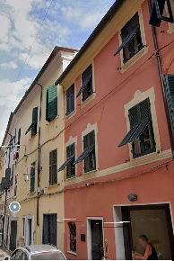 Foto Locale commerciale a Sarzana Centro di 120 m² con 3 locali in affitto